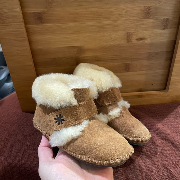 LL Bean Toddlers Wicked Good Slippers - size 5/6 - Picture 2 of 9
